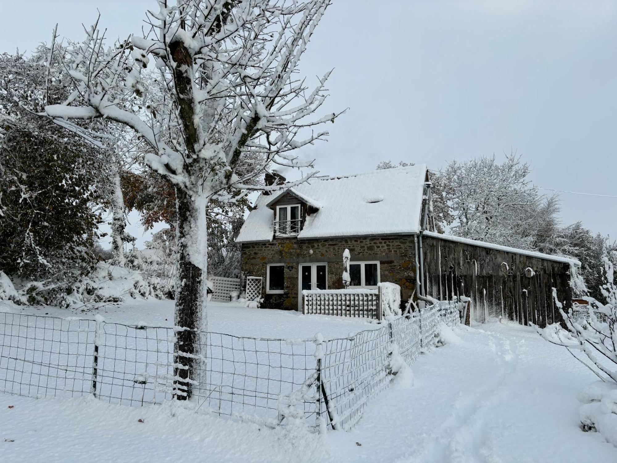 Ferme De Noyes Cottage Sourdeval Esterno foto